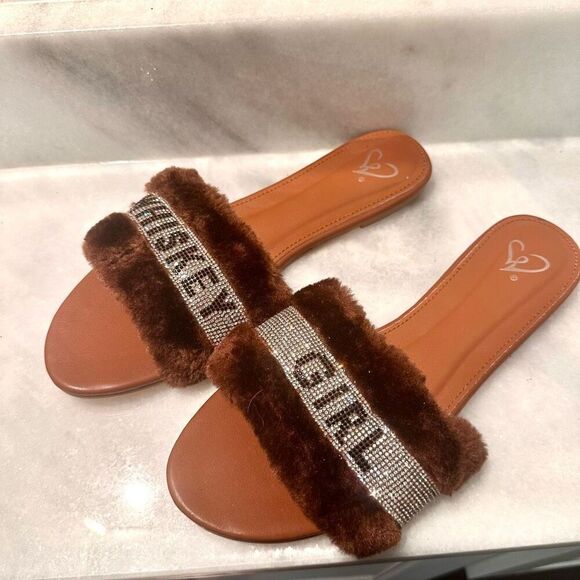 Windsor Whiskey Girl Rhinestone Fluffy Slide Sandals Mocha Size 10 - Picture 1 of 8